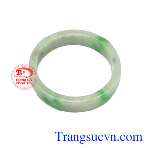 Vòng tay ngọc cẩm thạch an yên là món quà ý nghĩa cho mẹ, bà vào những dịp đặc biệt.
