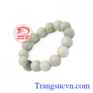 Bạch ngọc cẩm thạch chứa nguồn năng lượng dồi dào, có tác dụng giải trừ hung khí, mang lại bình an, may mắn cho người đeo,Bạch ngọc cẩm thạch
