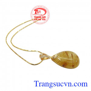 Thạch anh tóc vàng công dụng là kích thích tư duy làm việc, tăng chí tiến thủ cho người đeo