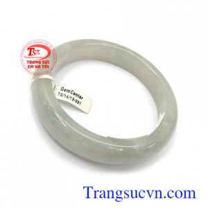 Cẩm thạch trắng cao cấp phù hợp nhiều lứa tuổi và phong cách phái đẹp