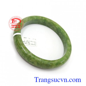 Cẩm vân vẩy đốm đẹp vừa là món đồ trang sức sang trọng quý phái vừa có ý nghĩa phong thủy có khả năng giải trừ tà khí, mang lại bình an, may mắn, tài lộc cho chủ nhân