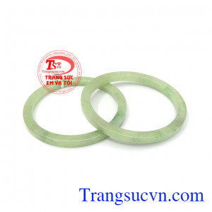 Cặp vòng ngọc cẩm thạch cạnh vuông đẹp đem lại sự bình yên, an yên cho người đeo