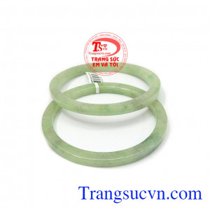 Vòng tay ngọc cẩm thạch là món quà ý nghĩa cho mẹ, bà vào những dịp đặc biệt
