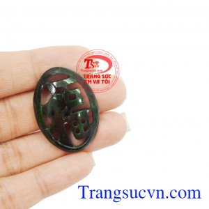 Chiếc mặt ngọc phỉ thúy