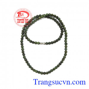 Ngọc cẩm thạch là tinh hoa của trời đất được các vua chúa quan lại thời xưa hết sức yêu thích và thường xuyên mang theo bên người,Chuỗi cổ ngọc cẩm thạch 5.5 ly