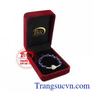 Sản phẩm tiện dụng và giúp cho các bé không quên cầu nguyện dù đang ở đâu. Chuỗi mân côi thạch anh tím trẻ em