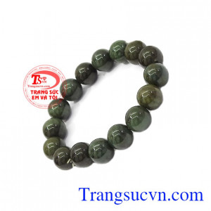 Các khối Ngọc đẹp đã là đồ gia bảo trong các danh gia vọng tộc, được lưu truyền cất giữ như báu vật,Chuỗi Ngọc cẩm thạch