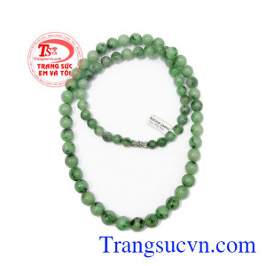 Người xưa quan niệm ngọc cẩm thạch đem lại nhiều may mắn, sức khỏe và tài lộc,Chuỗi vòng cổ ngọc cẩm thạch thiên nhiên