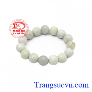 Ngọc ở trong đất sâu thẳm, từ vài nghìn năm đến vài triệu năm, trong phân chất của Ngọc chứa lấy vô số khoáng chất vi lượng, hấp thu tinh hoa Nhật Nguyệt Tinh Thần nên gọi là Tinh Hoa,Chuỗi vòng ngọc trắng
