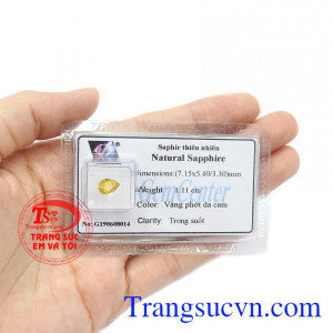 Sản phẩm có thể bọc vàng làm mặt dây hoặc mặt nhẫn. Đá saphir vàng