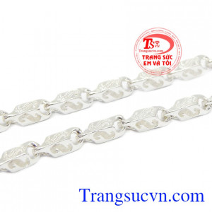 Các chi tiết làm nổi bật sản phẩm giúp cho người dùng càng thêm thời thượng và mạnh mẽ. Dây chuyền bạc nam công tử