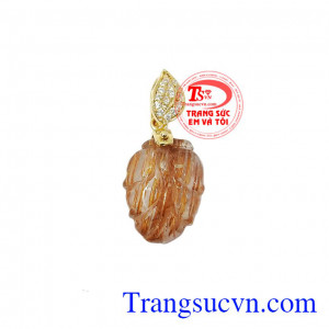 Mặt dây chiếc lá may mắn là sản phẩm đẹp mang đến nhiều may mắn và tài lộc cho người đeo