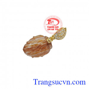 Thạch anh tóc vàng có trường năng lượng vô cùng mạnh mẽ, có khả năng trấn tĩnh, điều hòa tinh thần và lấy lại sự tự tin