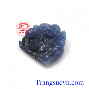 Mặt phật Di Lặc sapphire chiêu tài được nhiều người lựa chọn làm lá bùa hộ mệnh cho bản thân