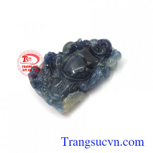 Di Lặc thường được gắn với các biểu tượng giàu sang như đồng tiền, thỏi vàng và chiếc túi được cho là chứa rất nhiều châu báu