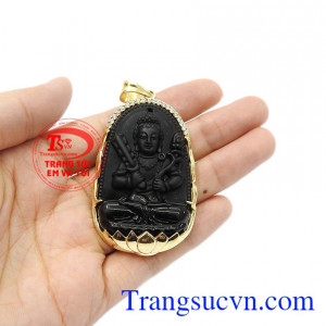 Mặt dây có thể kết hợp cùng dây chuyền vàng hoặc dây da, dây cao su bọc vàng. Mặt phật obsidian tuổi sửu-dầnMặt phật obsidian tuổi sửu-dần