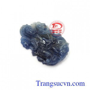 Mặt phật Quan Âm sapphire an lành được mọi người sử dụng làm mặt dây chuyền đeo sang trọng, may mắn và bình an