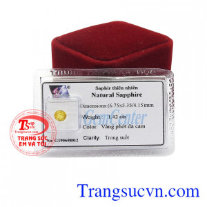 Mặt Sapphire vàng thiên nhiên thích hợp làm mặt nhẫn, hoa tai hoặc mặt dây. 