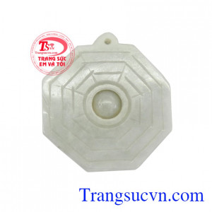 Năng lượng của jadeit có khả năng làm cân bằng và trấn an cảm xúc