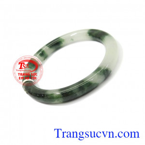 Ngọc cẩm thạch vân khoảng 48.5 thường được mọi người lựa chọn như món đồ trang sức cho bản thân