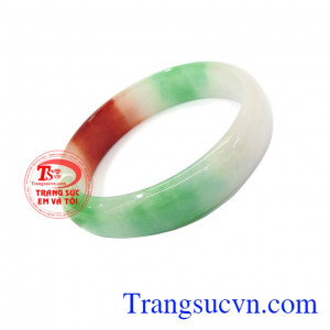 Ngọc Jadeit là sản phẩm được rất nhiều người ưa chuộng