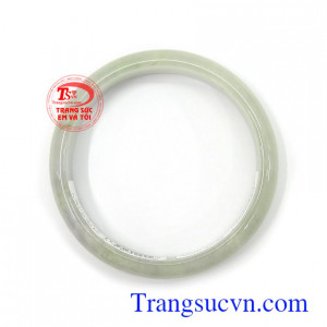 Ngọc jadeite vòng tay màu sắc tươi sáng, độc đáo, là dòng sản phẩm rất được phái đẹp ưa chuộng
