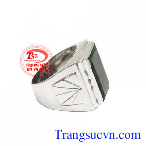 Sản phẩm thiết kế sang trọng, đẳng cấp giúp phái mạnh thể hiện cá tính. Nhẫn nam ngọc cẩm thạch phong cách