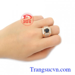Nhẫn nam vàng hồng sapphire may mắn chế tác công nghệ cao, phù hợp thời trang phái mạnh