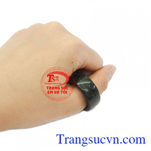Sản phẩm ngọc cẩm thạch tự nhiên, màu lục đậm, có giấy kiểm định đá quý do công ty kiểm định uy tín cấp. Nhẫn ngọc cẩm thạch cao cấp