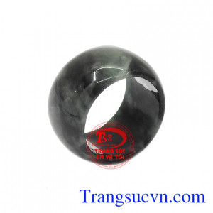 Nhẫn ngọc cẩm thạch khát khao
