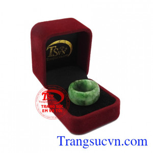 Nơi đáng để bạn gửi trọn niềm tin.Nhẫn ngọc cẩm thạch như ý 