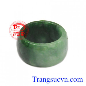 Nhẫn ngọc cẩm thạch quyền lực với 100% đá ngọc cẩm thạch thiên nhiên sẽ mang lại sự hài lòng cho quý khách hàng. 