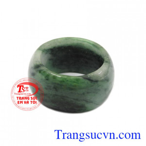 Nhẫn ngọc cẩm thạch thượng lưu với 100% đá ngọc cẩm thạch thiên nhiên sẽ khiến quý khách hài lòng. 