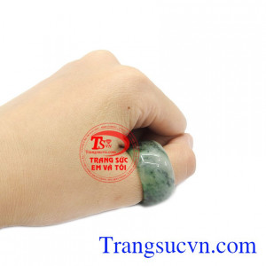 Sản phẩm có giấy kiểm định đá quý, giao bán trên toàn quốc. Nhẫn ngọc cẩm thạch thượng lưu