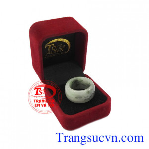 Nơi đáng để bạn gửi trọn niềm tin.Nhẫn ngọc cẩm thạch tiền tài