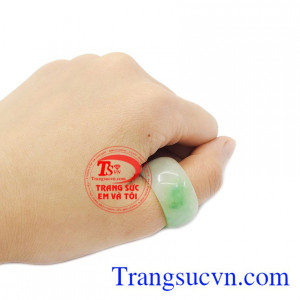 Sản phẩm được giao bán trên toàn quốc,có giấy kiểm định đá quý,đảm báo chất lượng cao.Nhẫn ngọc tinh tú