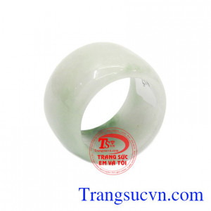 Nhẫn ngọc cẩm thạch tình yêu