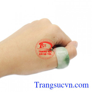 Sản phẩm đảm bảo uy tín chất lượng, phù hợp với mọi lứa tuổi. Nhẫn ngọc cẩm thạch tình yêu