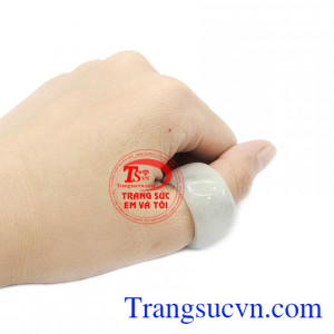 Sản phẩm đảm bảo chất lượng, có giấy kiểm định đá quý, được giao bán trên toàn quốc. Nhẫn ngọc cẩm thạch vui vẻ