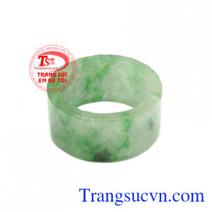 Nhẫn ngọc ngón cái mệnh hỏa , đeo nhẫn ngọc cẩm thạch thiên nhiên mang lại may mắn.