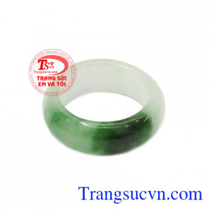 Sản phẩm mang lại sự bình an, may mắn cho người dùng. Nhẫn ngọc trắng lục