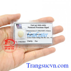 Ngoài ra, nhờ có ánh sáng lấp lánh trên bề mặt đá opal thiên nhiên giúp xua tan sự sợ hãi mang lại sự bình yên cho người dùng. Opal quý thiên nhiên tình yêu.