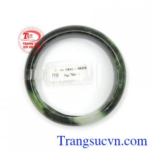 Phỉ thúy vòng tay được nhiều người lựa chọn như là lá bùa hộ mệnh cho bản thân