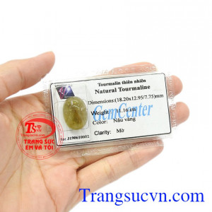 Đá tourmalin thiên nhiên hợp mệnh kim và mệnh thổ sẽ mang lại sức khỏe và tinh thần sảng khoái cho người dùng. Tourmalin thiên nhiên bình an