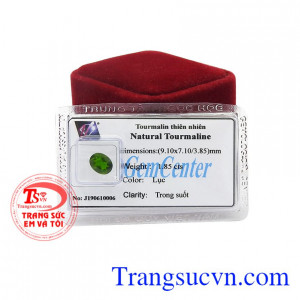 Tourmalin thiên nhiên cao cấp có màu lục rất sang trọng và tinh tế. Sản phẩm không chỉ có tác dụng trong phong thủy mà còn mang lại nguồn năng lượng cho người dùng.