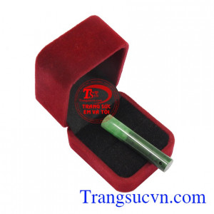 Trụ ngọc đeo cổ may mắn