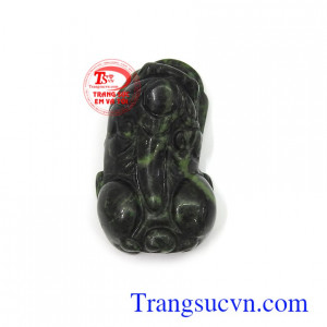 Tỳ hưu lục đậm jadeite là linh vật được ưa chuộng bậc nhất trong phong thủy, có tác dụng mang lại tài lộc, may mắn, bình an, giải trừ tà khí cho người đeo