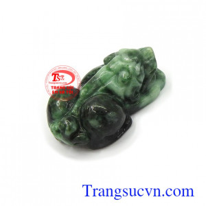 Tỳ hưu mông cong xanh vân ngọc có tác dụng chiêu tài lộc, may mắn và bình an, giải trừ tà khí cho người đeo