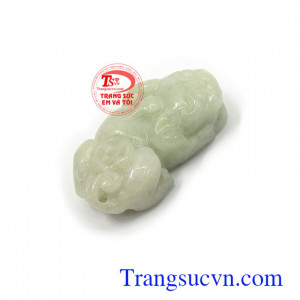 Tỳ hưu ngọc cẩm thạch là linh vật có tác dụng giải trừ tà khí, chiêu tài lộc, hút của cải, mang lại bình an và may mắn cho người đeo