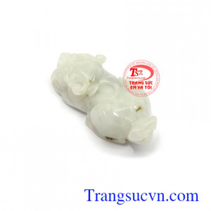 Tỳ hưu ngọc cẩm thạch là linh vật được ưa chuộng bậc nhất trong phong thủy, có tác dụng giải trừ tà khí, chiêu tài lộc, bình an và may mắn cho người đeo